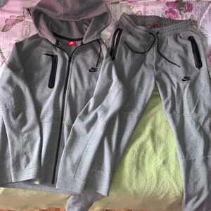 Nike tech set